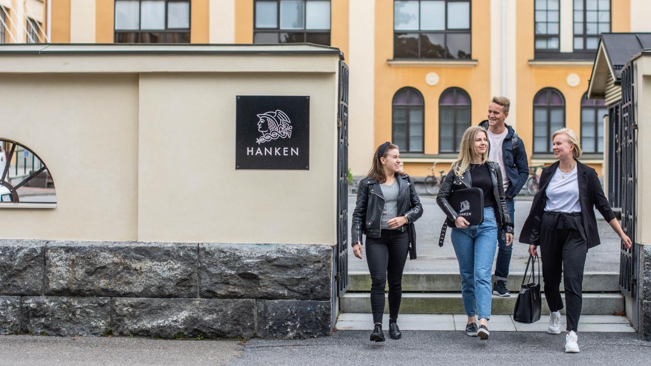 Students exiting Hanken Vasa