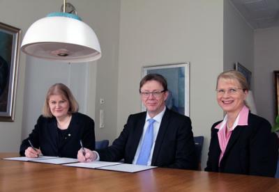 avtal-undertecknas_webb.jpg