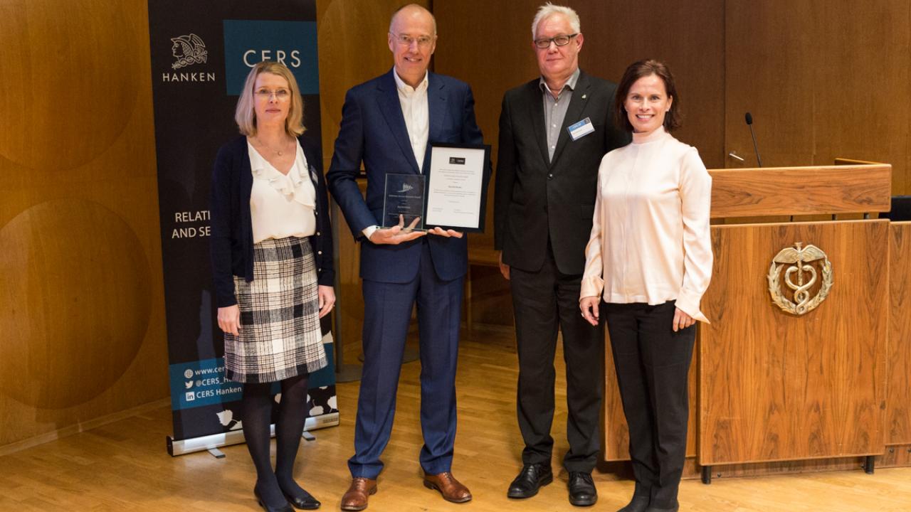 Kaj Storbacka receiving the Grönroos Award 2019