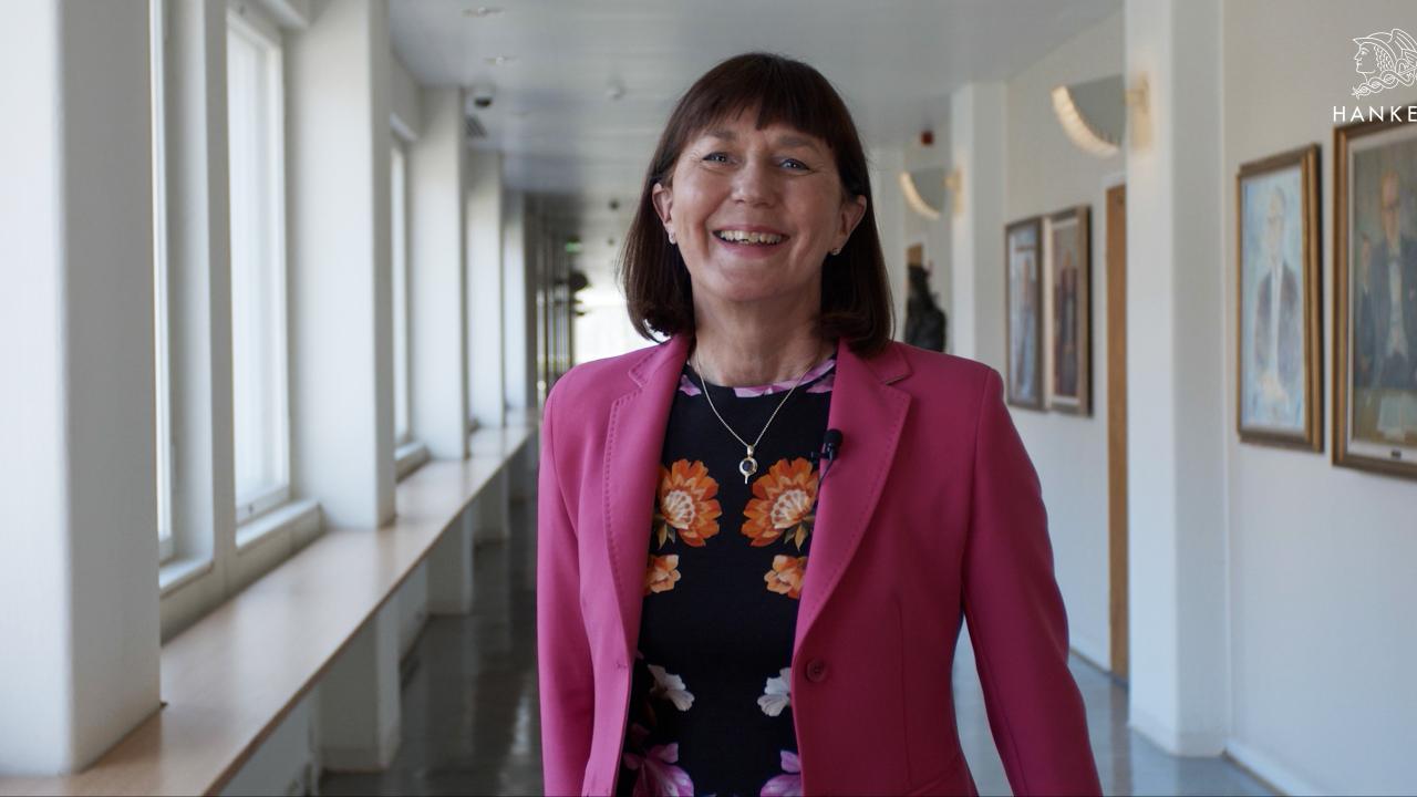 Jannica Fagerholm i Hankens huvudbyggnad