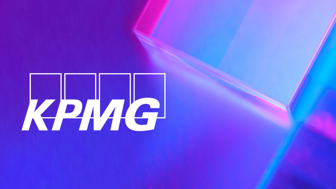 KPMG logo på lila blå botten