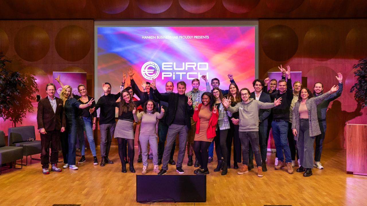 Gruppbild av deltagarna och organisatörerna på Europitchen