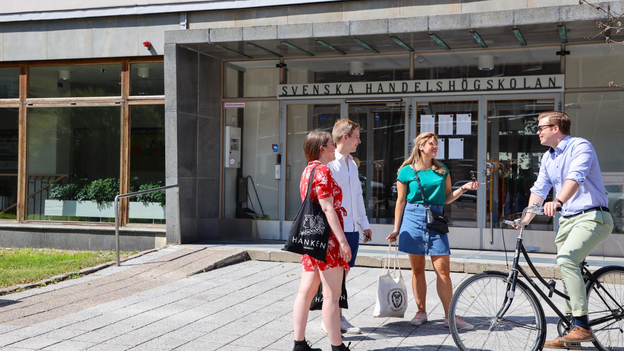 Hanken studenter med cykel