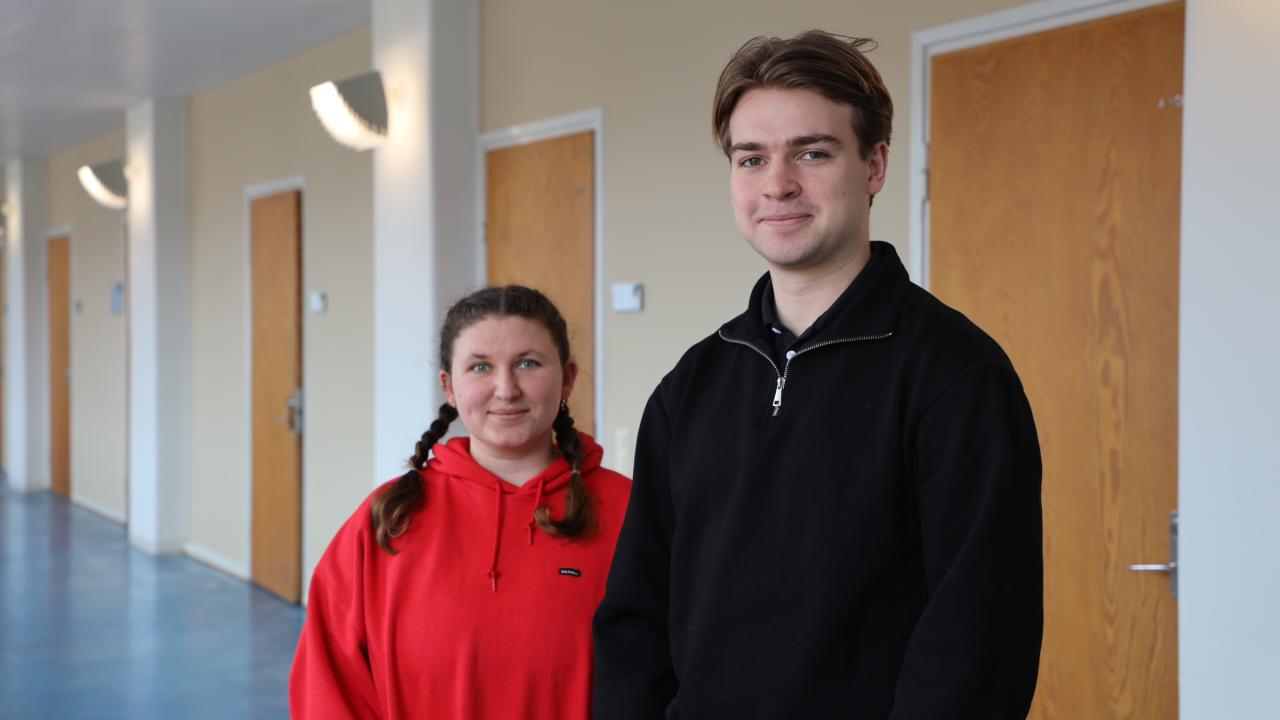 Anna Bartlhuber and Peter Westdorp in the Hanken corridor.