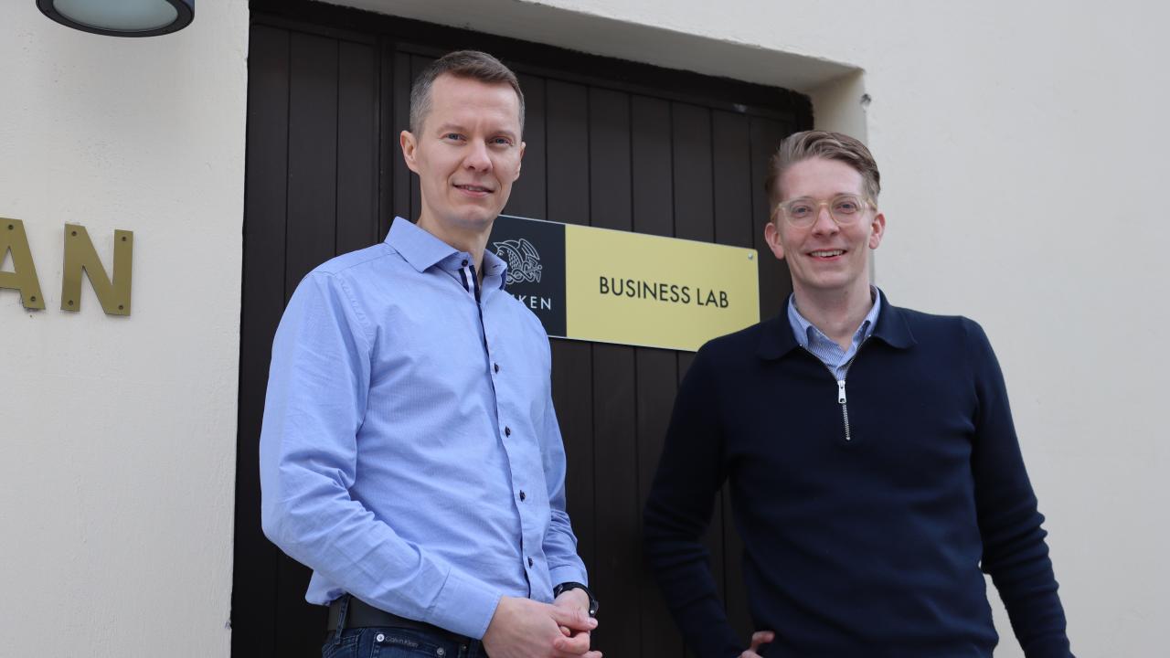Hanken's ssociate professors Dennis Sundvik and Jesper Haga.
