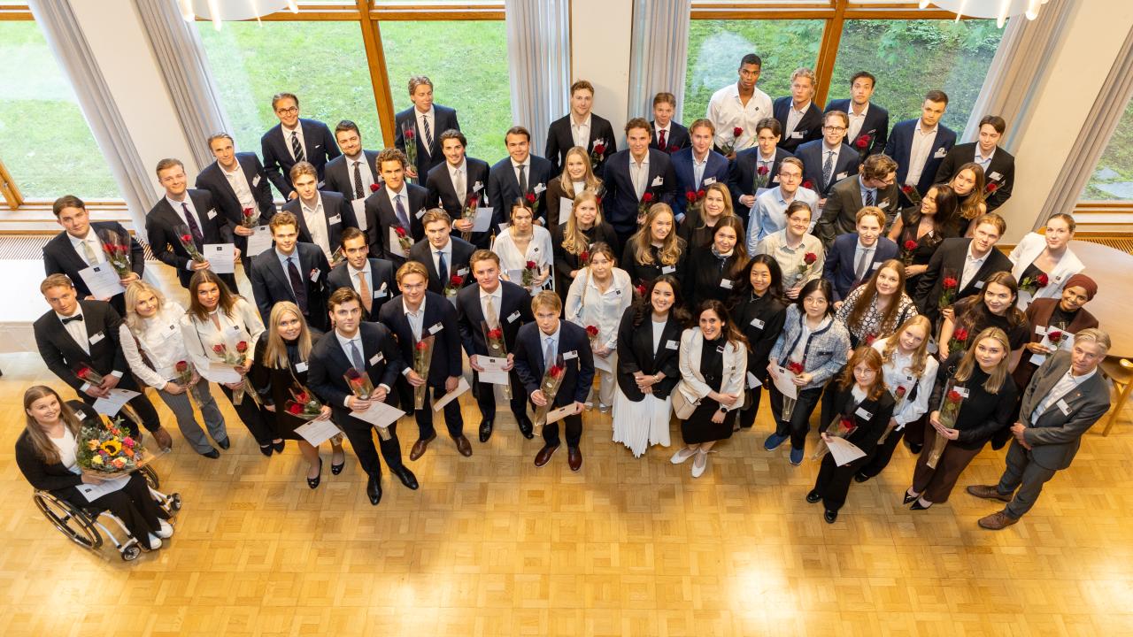 Group picture of the awarded students