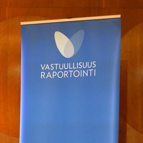 En bild med texten Vastuullisuusraportointi.