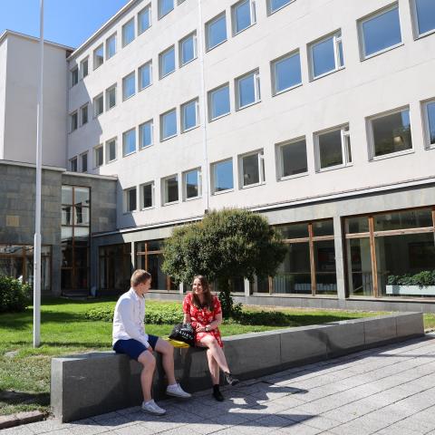 Hankenstudenter på sommargård