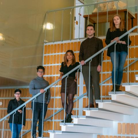 Hankenstudenter i trappan