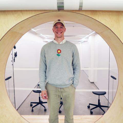 Ronny Eriksson i Hanken Venture Studios utrymmen